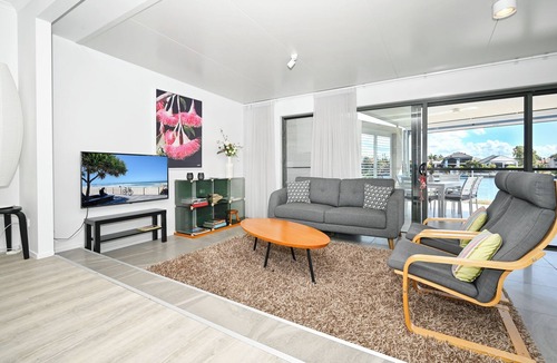 Warana House | Waterfront Stylish Luxury, Light, Relaxed