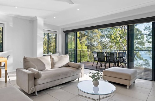 Wangi Wangi House | Waterfront Treetops Getaway