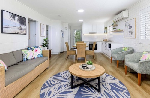 Bongaree Apartment | Waterfront Views From Ground Floor