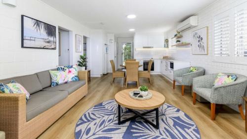 Bongaree House | Waterfront Views From Ground Floor