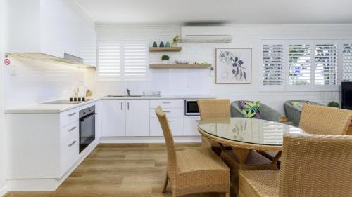 Bongaree House | Waterfront Views From Ground Floor