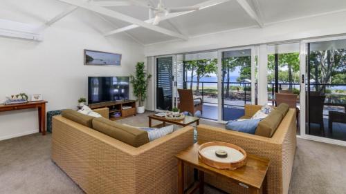 Bongaree House | Waterfront Views From Your Balcony
