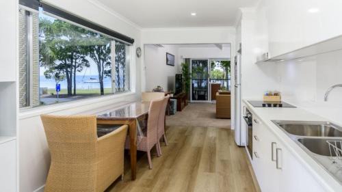 Bongaree House | Waterfront Views From Your Balcony