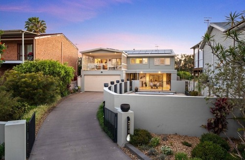 Chittaway Point House | WaterFront With Panoramic Views: Sunrise and Sunset