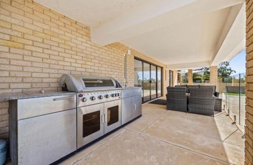 Dawesville House | Waterfront Wonder in Dawesville