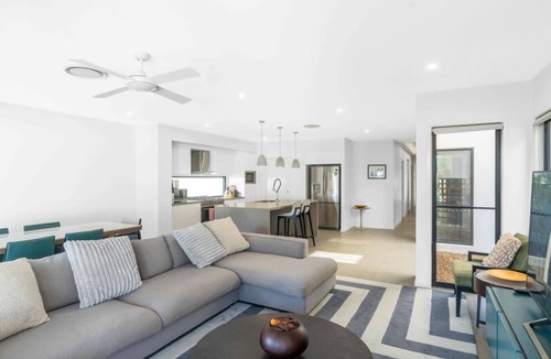 Helensvale House | Waterfront Wonder - Pool, Views & Luxury in Helensvale