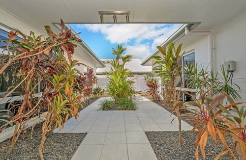 Douglas House | Waterlily Haven | 4BR Home + BBQ + Parking