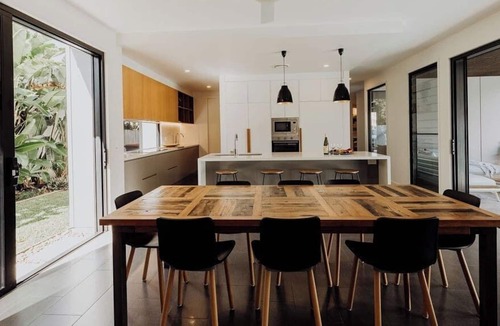 Mount Coolum House | Waterline Beach House ~ Pet & Family Friendly