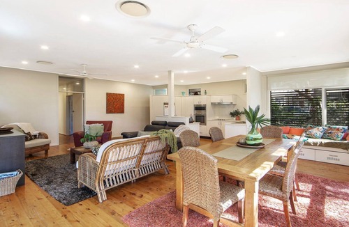 Pearl Beach House | Waters Edge by HolidayCo.