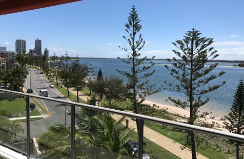 Biggera Waters Apartment | Waters Edge On The Broadwater