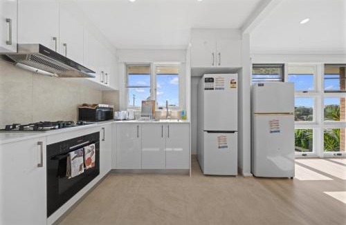 Koonawarra House | Waterside 3 BDR House with Fully Fenced & Car Park