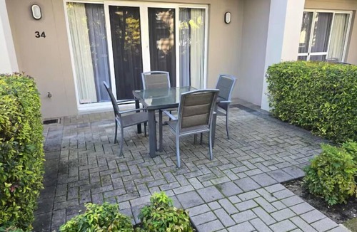 Halls Head Apartment | Waterside Studio Apartment: City Centre