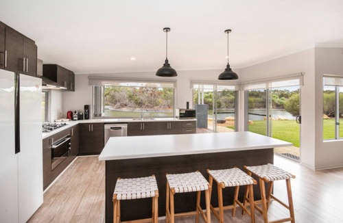 Wilyabrup House | Waterside Wilyabrup | Lake View | Family Friendly