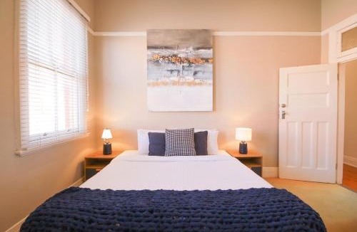 Wagga Wagga Apartment | Waterviews - Hidden Gem in CBD - Sleeps 10