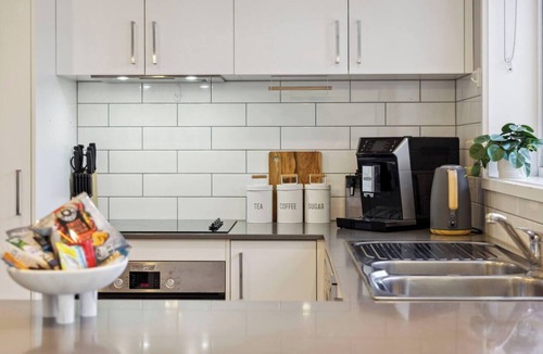 Wanniassa House | Wattlebird Cottage Chic Comfort near Mount Taylor
