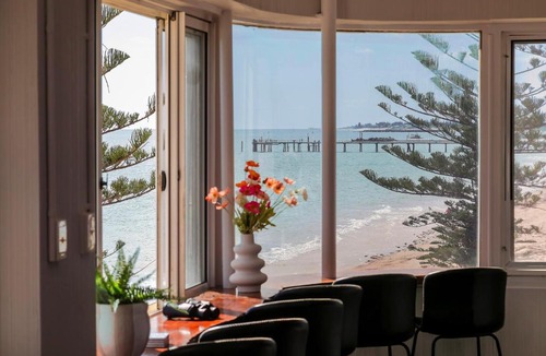 Glenelg South Apartment | Wave Breaker - Beach Front 3B,1B