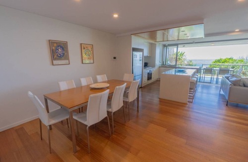 Point Lookout Apartment | Waves 12 - Beachfront Apartment with pool