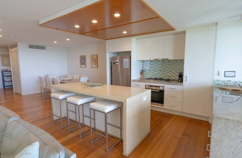 Point Lookout Apartment | Waves 12 - Beachfront Apartment with pool
