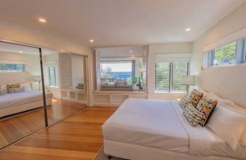 Point Lookout Apartment | Waves 12 - Beachfront Apartment with pool