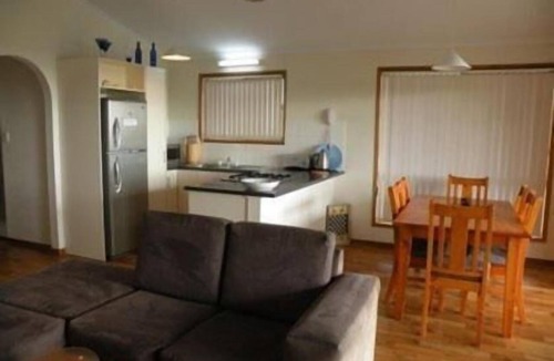 Duncan Cottage | Waves and Wildlife