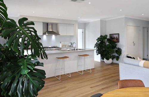 Armstrong Creek House | Waves + Moore; Sleeping 8, 3 bedroom, 2 bathroom, Aircon, Geelong, Beaches, Golf