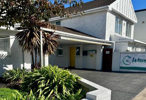 Warrnambool Hotel | Waves Motel and Apartments