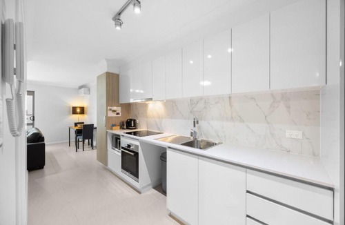 Rockingham Apartment | Waves Wine & a Warm Welcome 1BR by the Sea