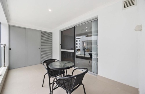 Rockingham Apartment | Waves Wine & a Warm Welcome 1BR by the Sea