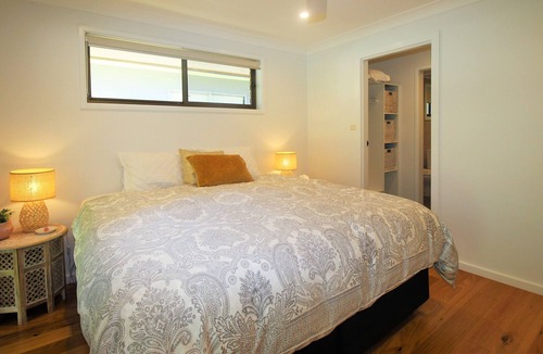 Elizabeth Beach House | Wee Five - Pet Friendly - Byo Linen