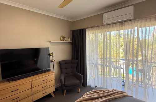 Pelican Point Apartment | Weerona - Your Private Resort Villa Poolside