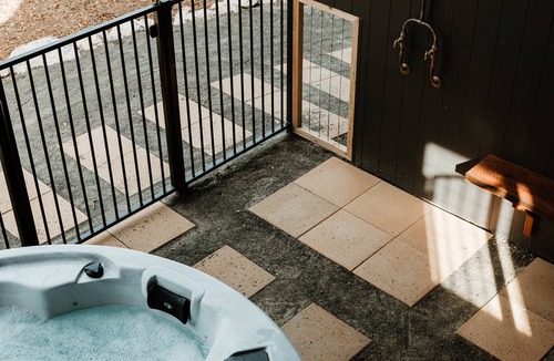 Newland House | Welcome to Salty Brush, indulge in luxury at Vivonne Bay.