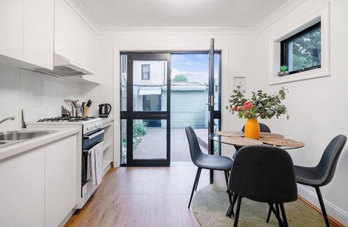 Waterloo House | Welcome to Waterloo A Well connected Parkside Stay