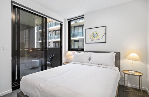 Prahran Apartment | Well-Lit 2-Bed Apartment with Balcony