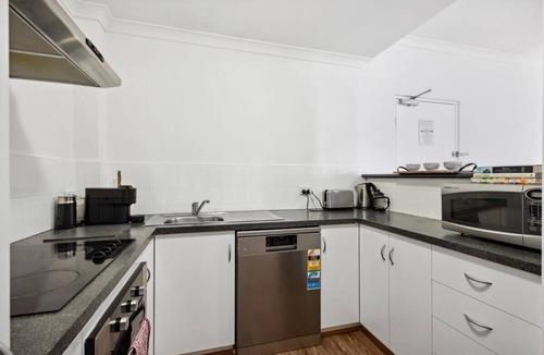 Northbridge Apartment | Well-Located 2BDR Apartment in Northbridge