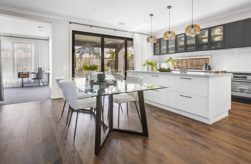 Werribee House | Werribee Gem Luxe Home Family Getaway 6Bed Netflix