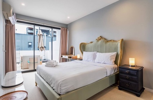 West End House | Westend high-end 3 bedroom Townhouse Next to River