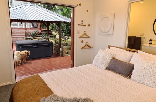 Whale Beach House | Whale Beach Secluded Self Contained Cottage, Spa and Fire Pit. Pet friendly.