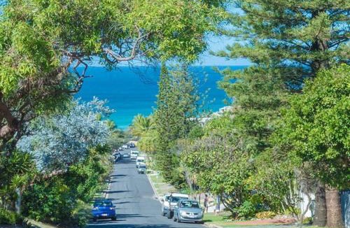 Sunshine Beach House | WHITE BEACH HOUSE High on Belmore, PETS welcome