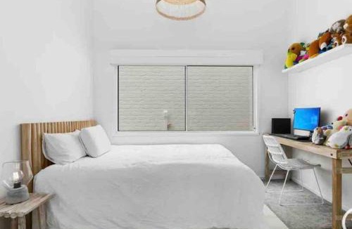 Sunshine Beach House | WHITE BEACH HOUSE High on Belmore, PETS welcome