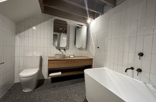 Hotham Heights House | White Crystal 210- ski-in ski-out