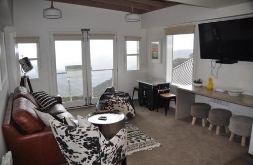 Hotham Heights Apartment | White Crystal Apartments