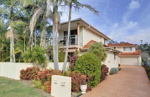 Nelson Bay House | White Horses