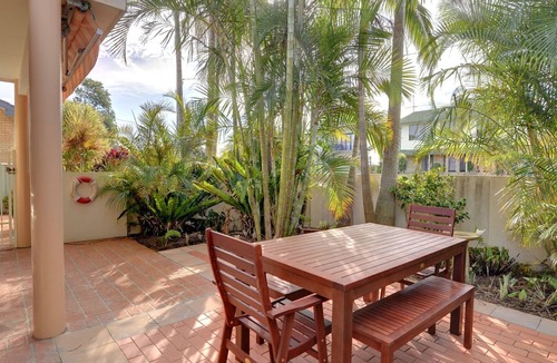 Nelson Bay House | White Horses