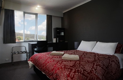 Cooma Hotel | White Manor Motel