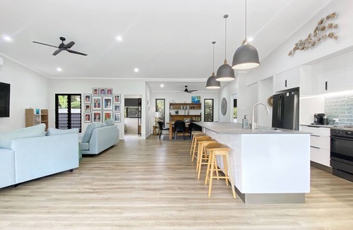 Horseshoe Bay House | White Pandanus