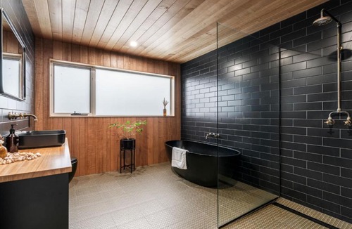 Bicheno House | White Pebble