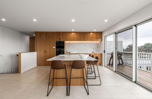 Bicheno House | White Pebble