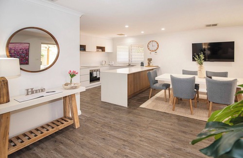 West Busselton House | White Sands Holiday Home | Central Busselton - Walk Everywhere | Pet Friendly