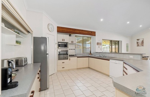 Lancelin House | White Sands - Located just 300m from Lancelin’s beautiful Back Beach.