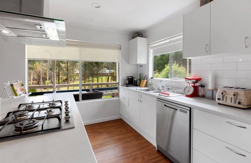 Macs Cove Cottage | White Willow Escape: Come and discover the charms of White Willow Escape